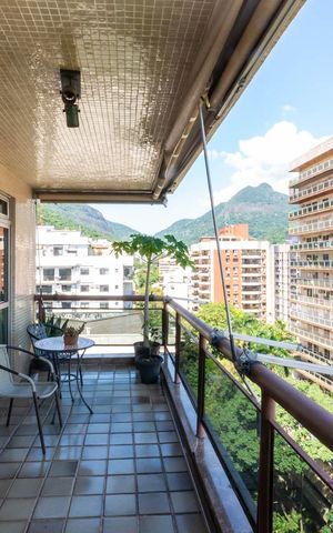 Apartamento à venda com 186m², 4 quartos e 3 vagasVaranda