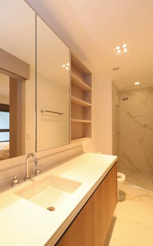 Apartamento à venda com 72m², 1 quarto e 1 vaga Apartamento à venda com 72m², 1 quarto e 1 vagaBanheiro da Suíte