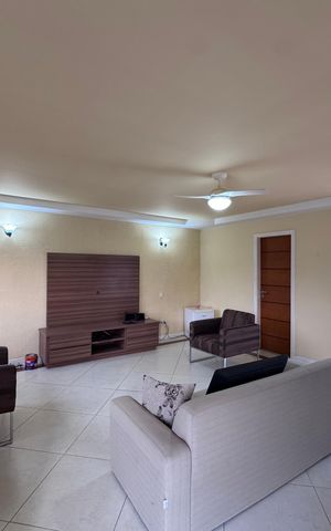 Apartamento à venda com 403m², 3 quartos e 4 vagas Apartamento à venda com 403m², 3 quartos e 4 vagasSala (Segundo andar)