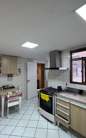 Apartamento à venda com 403m², 3 quartos e 4 vagas Apartamento à venda com 403m², 3 quartos e 4 vagasCozinha