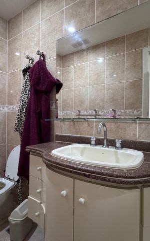 Apartamento à venda com 403m², 3 quartos e 4 vagas Apartamento à venda com 403m², 3 quartos e 4 vagasSuíte 2 - Banheiro