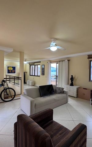 Apartamento à venda com 403m², 3 quartos e 4 vagas Apartamento à venda com 403m², 3 quartos e 4 vagasSala (Segundo andar)