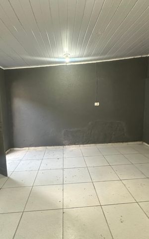 Casa para alugar com 35m², 1 quarto e sem vaga Casa para alugar com 35m², 1 quarto e sem vagaSala/Quarto