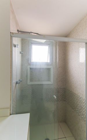 Apartamento à venda com 201m², 3 quartos e 4 vagas Apartamento à venda com 201m², 3 quartos e 4 vagasBanheiro da Suíte 1