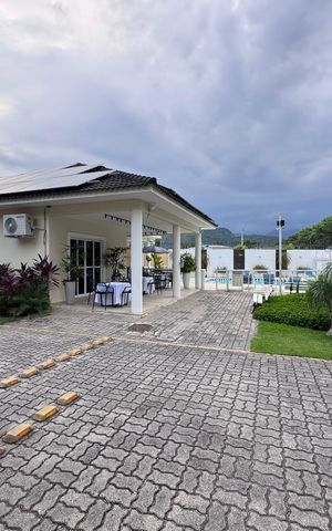 Casa de condomínio à venda com 282m², 4 quartos e 5 vagas Casa de condomínio à venda com 282m², 4 quartos e 5 vagasÁrea comum
