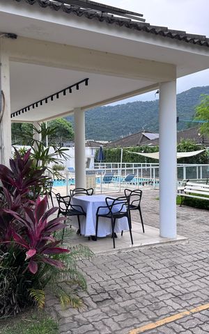 Casa de condomínio à venda com 282m², 4 quartos e 5 vagas Casa de condomínio à venda com 282m², 4 quartos e 5 vagasÁrea comum