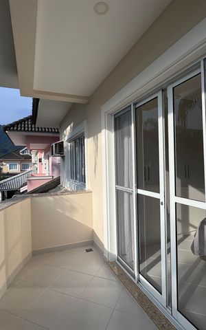Casa de condomínio à venda com 282m², 4 quartos e 5 vagas Casa de condomínio à venda com 282m², 4 quartos e 5 vagasSuíte 1 - Varanda