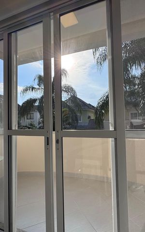 Casa de condomínio à venda com 282m², 4 quartos e 5 vagas Casa de condomínio à venda com 282m², 4 quartos e 5 vagasSuíte 1 - Varanda