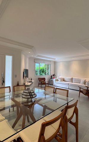 Casa de condomínio à venda com 282m², 4 quartos e 5 vagas Casa de condomínio à venda com 282m², 4 quartos e 5 vagasSala