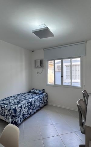 Casa de condomínio à venda com 282m², 4 quartos e 5 vagas Casa de condomínio à venda com 282m², 4 quartos e 5 vagasQuarto 1
