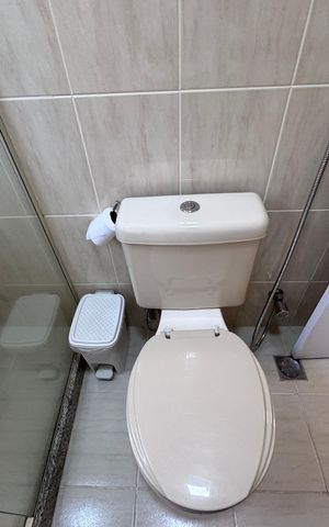 Casa de condomínio à venda com 282m², 4 quartos e 5 vagas Casa de condomínio à venda com 282m², 4 quartos e 5 vagasBanheiro Social