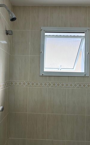 Casa de condomínio à venda com 282m², 4 quartos e 5 vagas Casa de condomínio à venda com 282m², 4 quartos e 5 vagasBanheiro Social