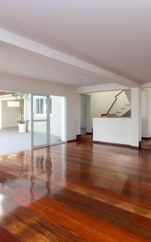 Casa para alugar com 500m², 5 quartos e 4 vagas Casa para alugar com 500m², 5 quartos e 4 vagasSala