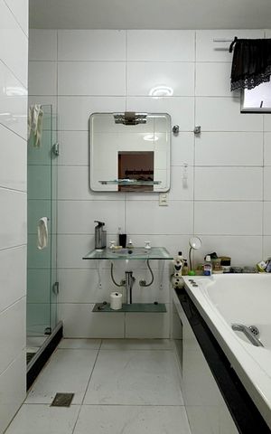 Apartamento para alugar com 250m², 3 quartos e 1 vaga Apartamento para alugar com 250m², 3 quartos e 1 vagaSuíte - banheiro
