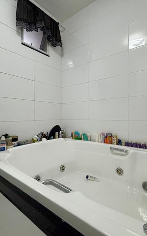Apartamento para alugar com 250m², 3 quartos e 1 vaga Apartamento para alugar com 250m², 3 quartos e 1 vagaSuíte - banheiro