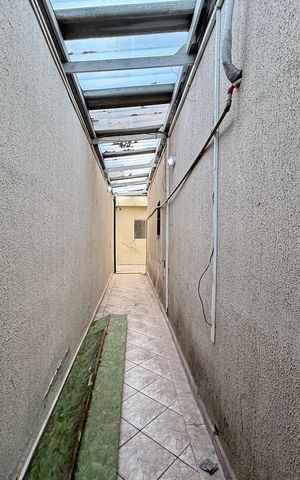 Casa à venda com 159m², 3 quartos e 2 vagas Casa à venda com 159m², 3 quartos e 2 vagasQuintal Lateral