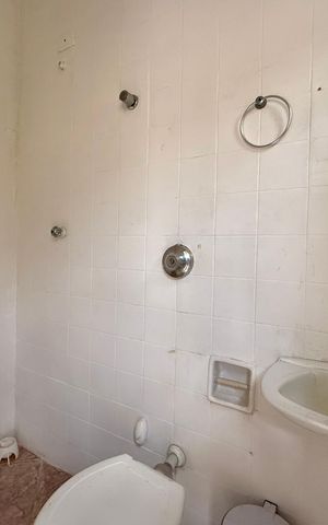 Casa à venda com 159m², 3 quartos e 2 vagas Casa à venda com 159m², 3 quartos e 2 vagasBanheiro de Serviço