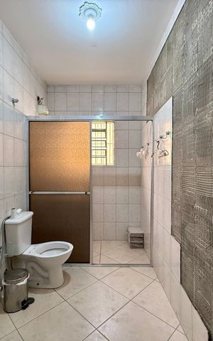 Casa à venda com 159m², 3 quartos e 2 vagas Casa à venda com 159m², 3 quartos e 2 vagasBanheiro