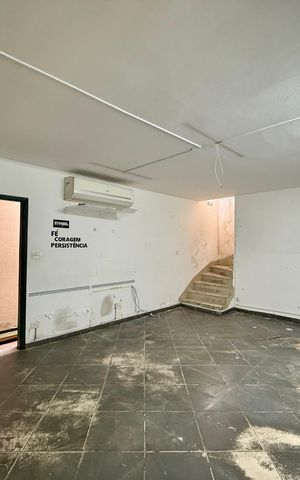 Casa à venda com 159m², 3 quartos e 2 vagas Casa à venda com 159m², 3 quartos e 2 vagasSala
