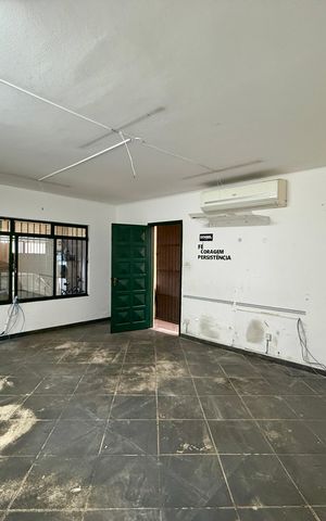 Casa à venda com 159m², 3 quartos e 2 vagas Casa à venda com 159m², 3 quartos e 2 vagasSala