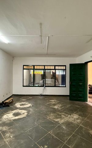 Casa à venda com 159m², 3 quartos e 2 vagas Casa à venda com 159m², 3 quartos e 2 vagasSala
