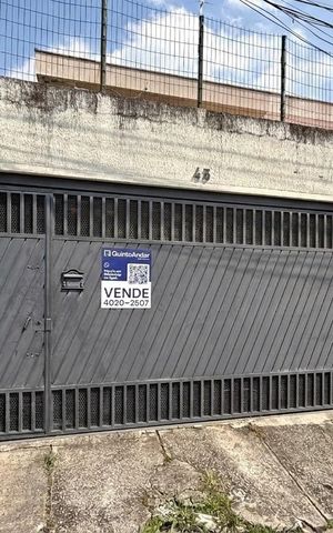 Casa à venda com 159m², 3 quartos e 2 vagas Casa à venda com 159m², 3 quartos e 2 vagasFachada
