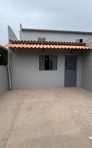 Casa à venda com 80m², 2 quartos e 1 vaga