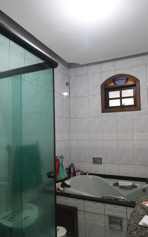 Casa de condomínio para alugar com 450m², 6 quartos e 3 vagasBanheiro da suíte 3