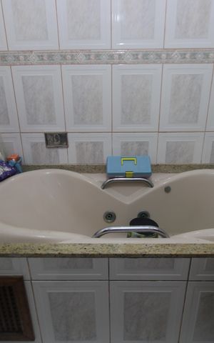 Casa de condomínio para alugar com 450m², 6 quartos e 3 vagasBanheiro das suítes canadenses 
