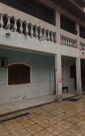 Casa de condomínio para alugar com 450m², 6 quartos e 3 vagasFundos da casa