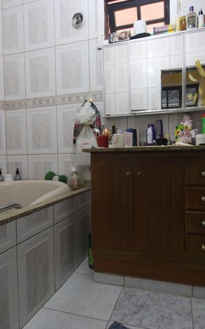 Casa de condomínio para alugar com 450m², 6 quartos e 3 vagasBanheiro das suítes canadenses 