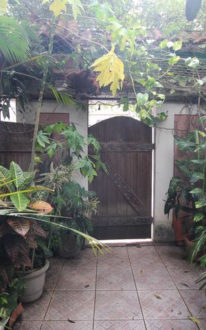 Casa de condomínio para alugar com 450m², 6 quartos e 3 vagasEntrada