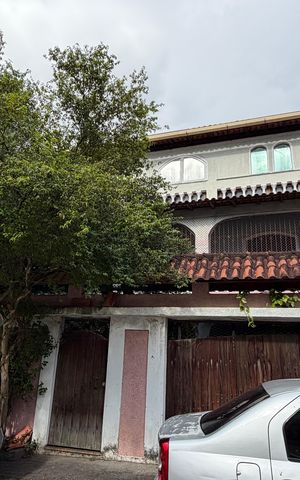 Casa de condomínio à venda com 450m², 6 quartos e 3 vagasFachada