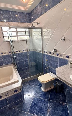 Casa de condomínio à venda com 580m², 5 quartos e 4 vagas Casa de condomínio à venda com 580m², 5 quartos e 4 vagasBanheiro