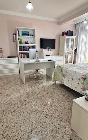 Casa de condomínio à venda com 580m², 5 quartos e 4 vagas Casa de condomínio à venda com 580m², 5 quartos e 4 vagasQuarto
