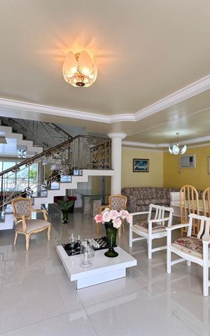 Casa de condomínio à venda com 580m², 5 quartos e 4 vagas Casa de condomínio à venda com 580m², 5 quartos e 4 vagasSala