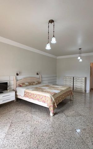 Casa de condomínio à venda com 580m², 5 quartos e 4 vagas Casa de condomínio à venda com 580m², 5 quartos e 4 vagasQuarto