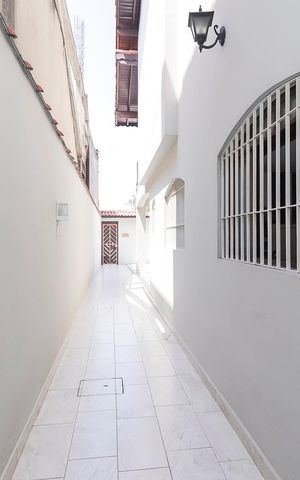 Casa à venda com 315m², 3 quartos e 3 vagasCorredor Externo