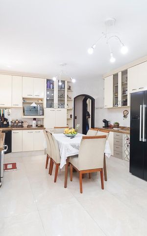 Casa à venda com 315m², 3 quartos e 3 vagasCozinha