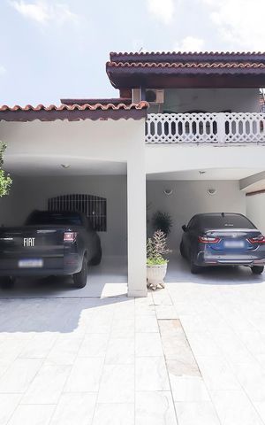 Casa à venda com 315m², 3 quartos e 3 vagasGaragem