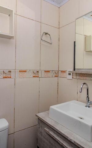 Casa à venda com 102m², 3 quartos e 1 vaga Casa à venda com 102m², 3 quartos e 1 vagaBanheiro Social
