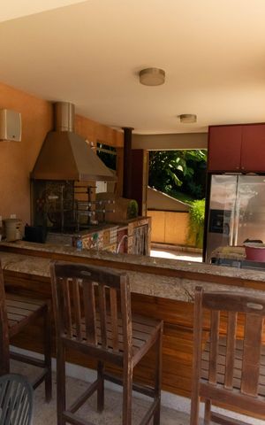Apartamento à venda com 350m², 5 quartos e 2 vagas Apartamento à venda com 350m², 5 quartos e 2 vagasÁrea externa