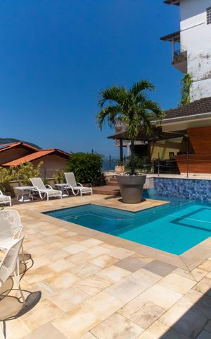 Apartamento à venda com 350m², 5 quartos e 2 vagas Apartamento à venda com 350m², 5 quartos e 2 vagasÁrea externa