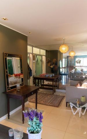 Apartamento à venda com 350m², 5 quartos e 2 vagas Apartamento à venda com 350m², 5 quartos e 2 vagasSala