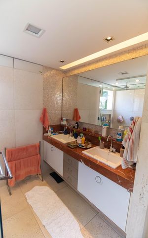 Apartamento à venda com 350m², 5 quartos e 2 vagas Apartamento à venda com 350m², 5 quartos e 2 vagasBanheiro da Suíte 3
