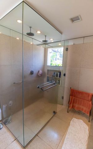 Apartamento à venda com 350m², 5 quartos e 2 vagas Apartamento à venda com 350m², 5 quartos e 2 vagasBanheiro da Suíte 3