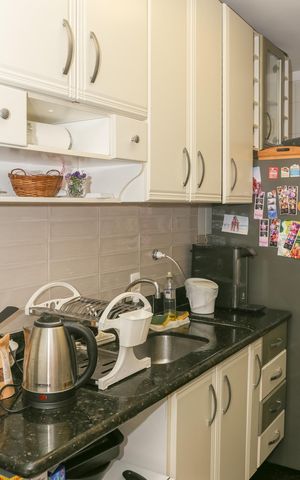 Apartamento à venda com 83m², 3 quartos e 2 vagas Apartamento à venda com 83m², 3 quartos e 2 vagasCozinha e Área de Serviço