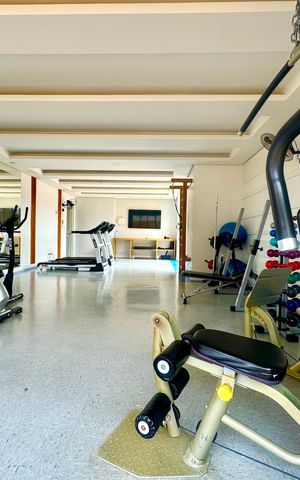 Apartamento à venda com 159m², 3 quartos e 3 vagas Apartamento à venda com 159m², 3 quartos e 3 vagasÁrea comum - Academia
