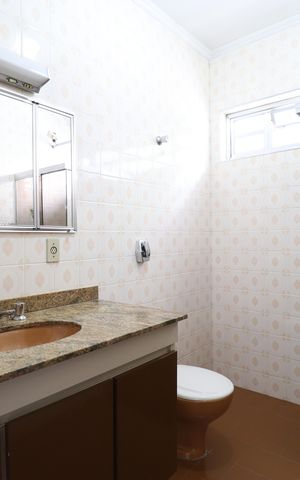 Casa à venda com 180m², 3 quartos e 2 vagasBanheiro da Suíte 2