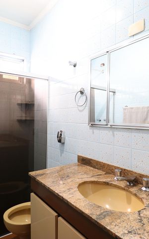 Casa à venda com 180m², 3 quartos e 2 vagasBanheiro da Suíte 1